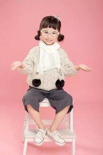 吃瓜拍照姿势小孩