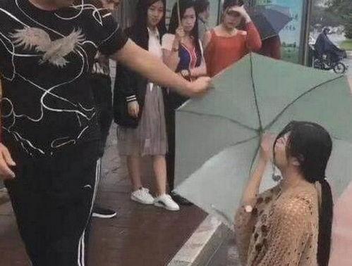 女朋友下跪吃瓜,女友下跪吃瓜背后的深情告白